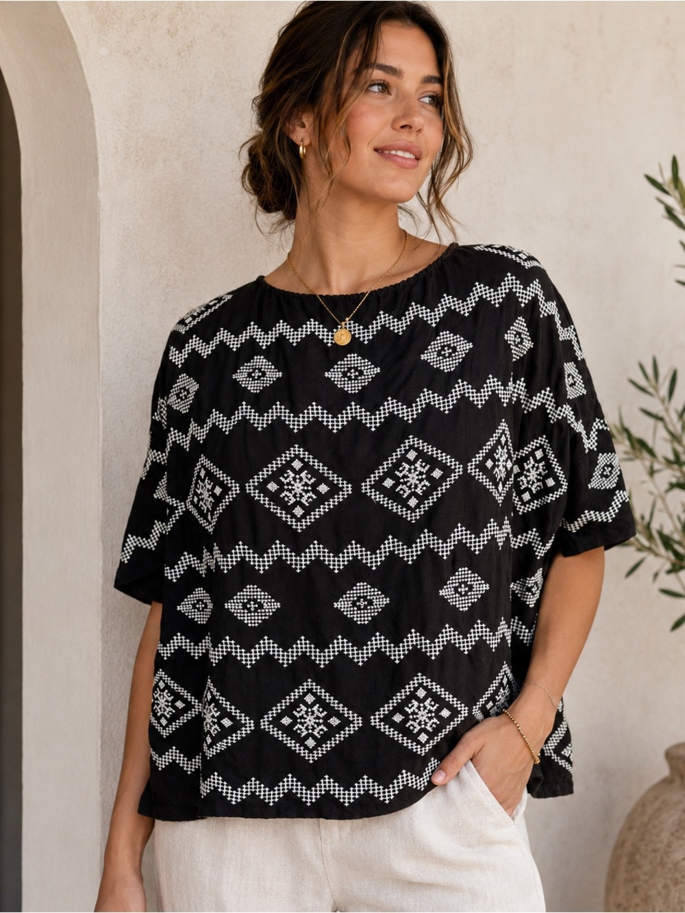 Aritzia Wilfred Evonne Embroidered Boxy Top Black Ivory Size M